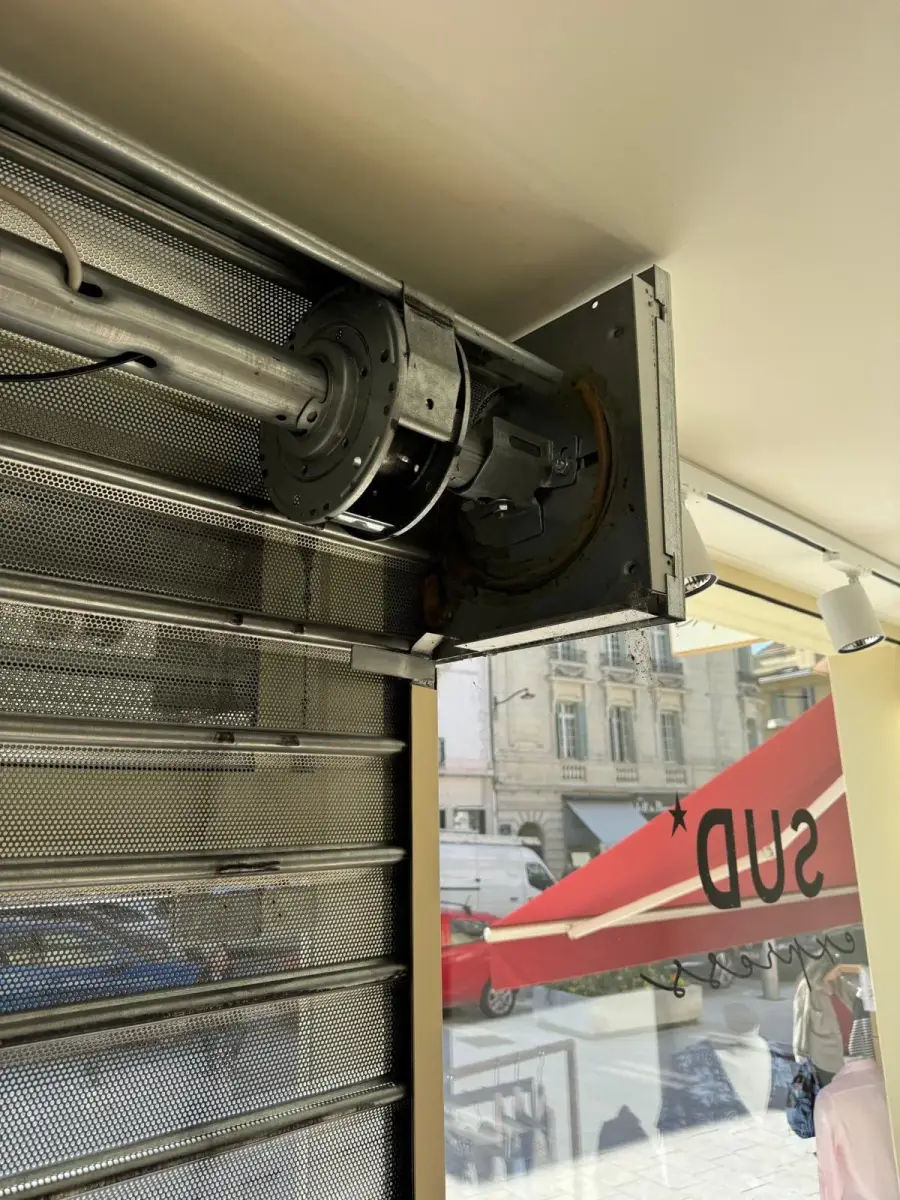 Motorisation de rideau métallique à Paris 18